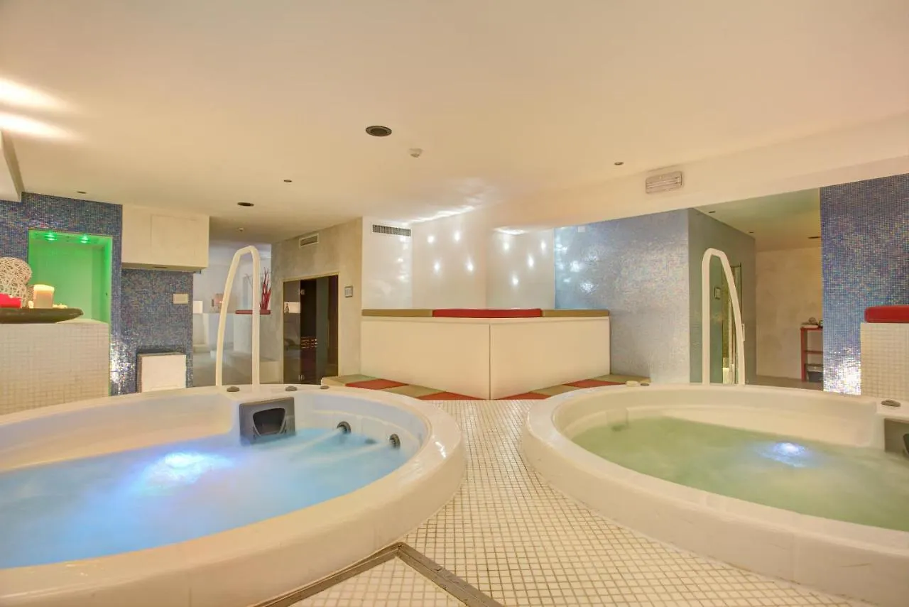 Maison Hotel Lalla Cesenatico Italy