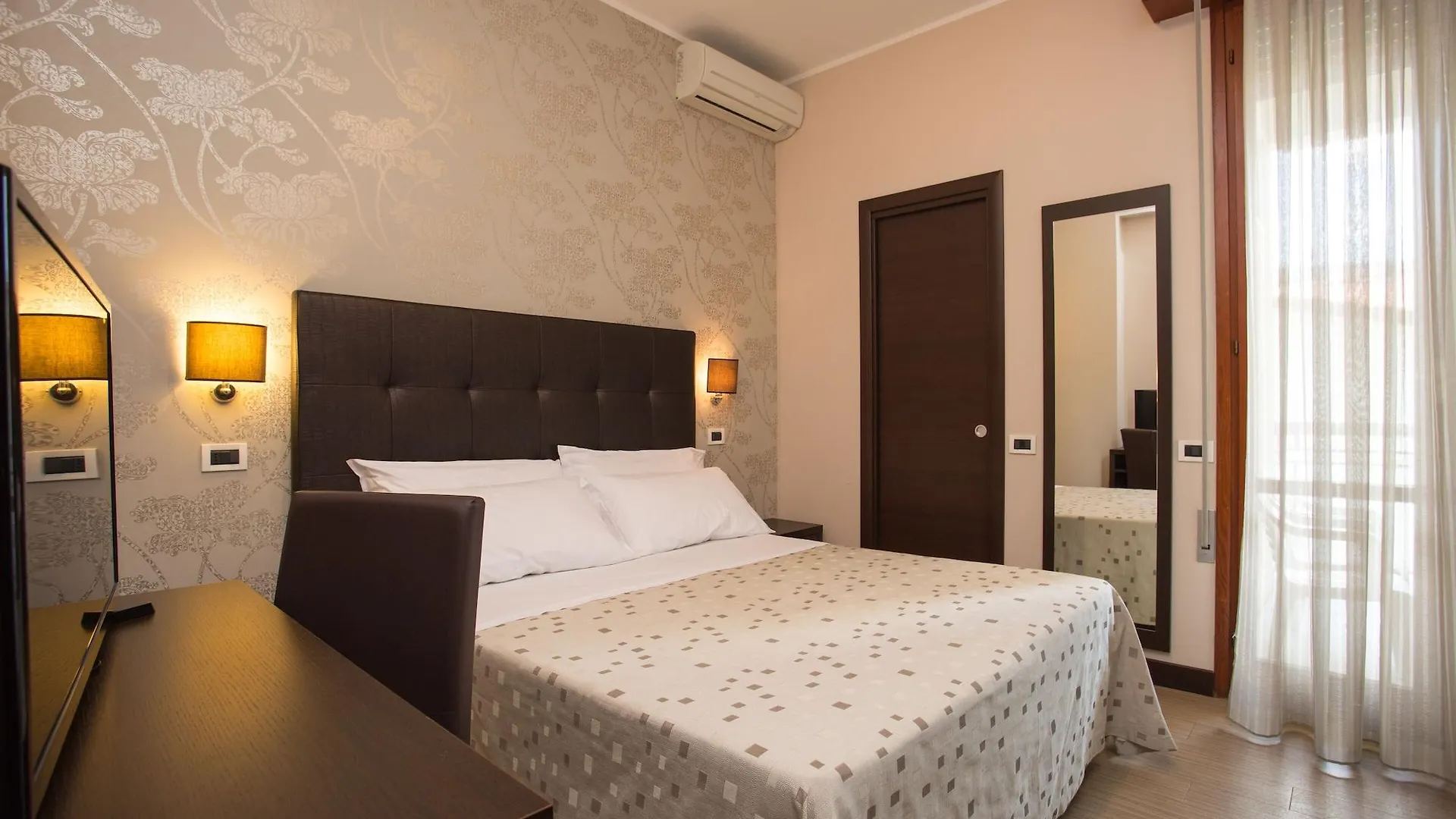 Maison Hotel Lalla Cesenatico 4*,  Italy