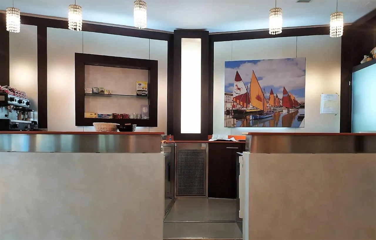 Maison Hotel Lalla Cesenatico 4*,