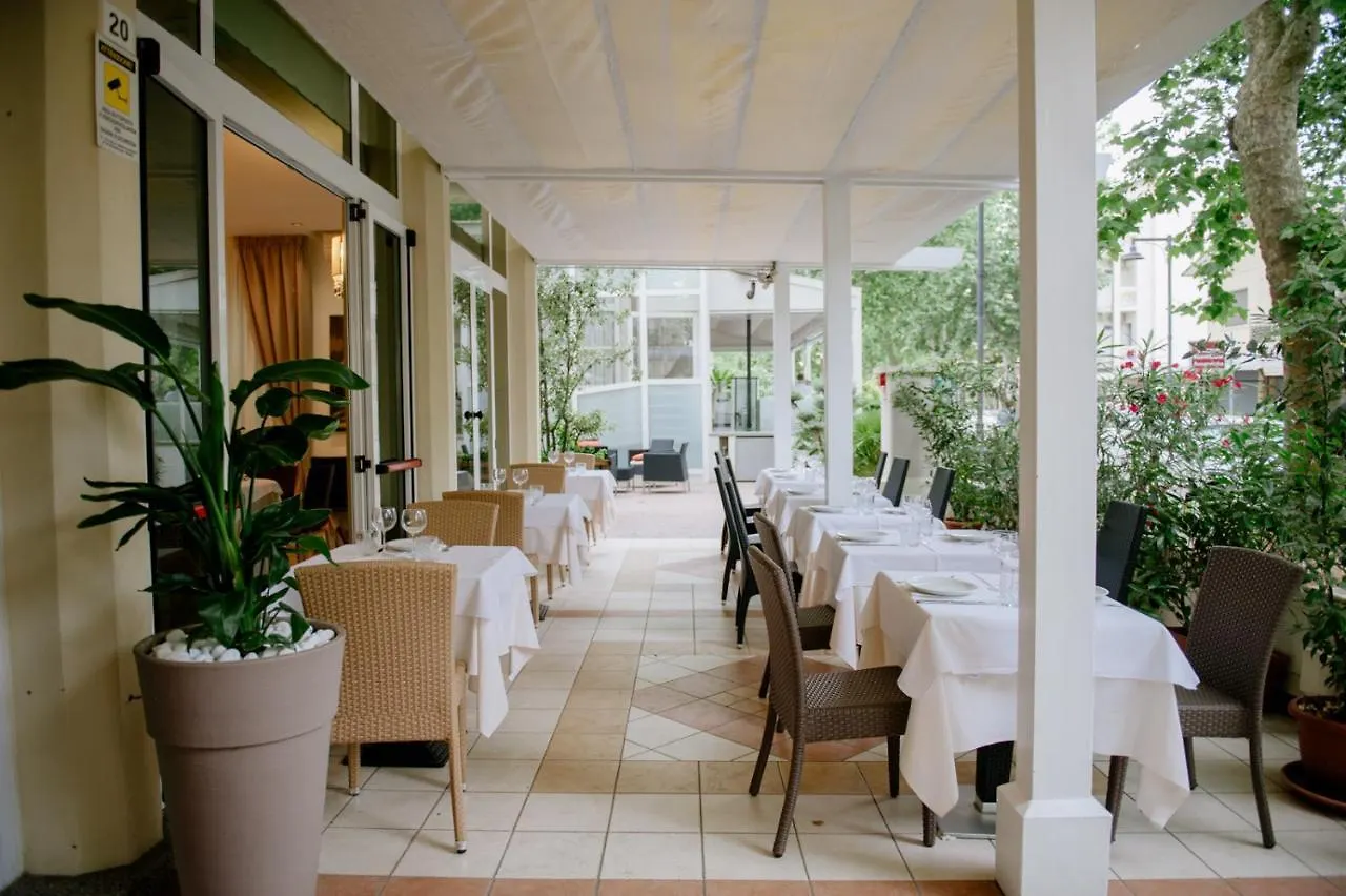 Maison Hotel Lalla Cesenatico 4*,